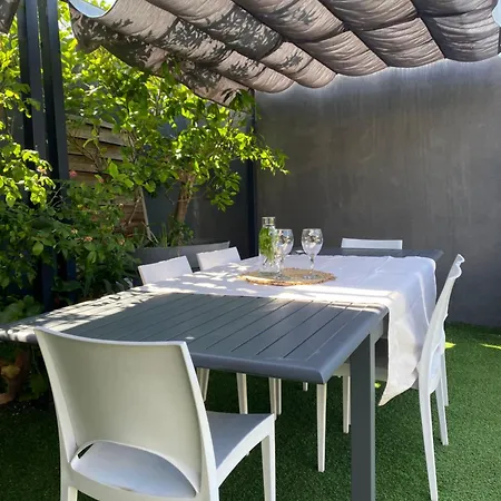Avec Piscine Et Jardin Prives, Cosy Avec Clim Villa Nimes